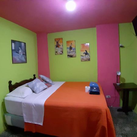 Hotel Casa Del Viajero ケツァルテナンゴ エクステリア 写真